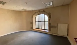  BUREAUX 98 M² DOL-DE-BRETAGNE