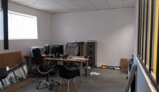  Local commercial / Bureaux THEIX 700 m²