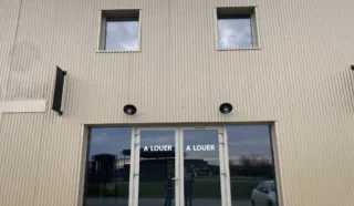  LOCAUX VITRINE, CELLULE COMMERCIALE 50 m² PLOUER S/RANCE