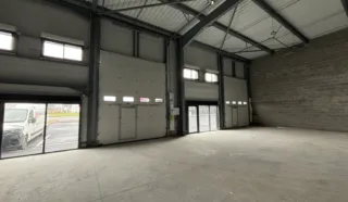  LOCAUX D'ACTIVITÉS 800 M² ANCENIS