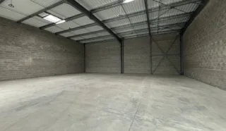  LOCAUX D'ACTIVITÉS 800 M² ANCENIS