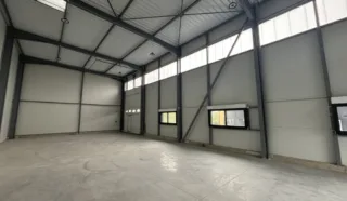  LOCAUX D'ACTIVITÉS 800 M² ANCENIS