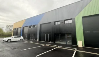  LOCAUX D'ACTIVITÉS 800 M² ANCENIS