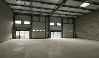  LOCAUX D'ACTIVITÉS 200 M² ANCENIS
