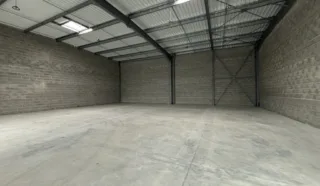  LOCAUX D'ACTIVITÉS 200 M² ANCENIS