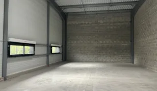  LOCAUX D'ACTIVITÉS 200 M² ANCENIS