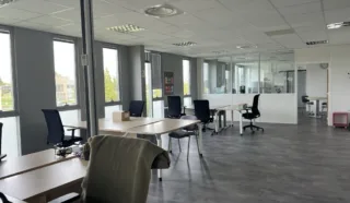  BUREAUX 430 m² VERN SUR SEICHE