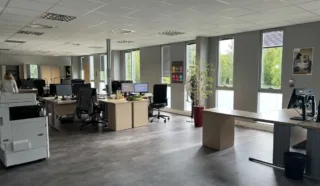  BUREAUX 430 m² VERN SUR SEICHE