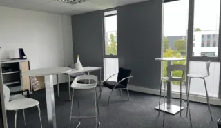  BUREAUX 430 m² VERN SUR SEICHE