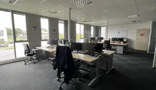  BUREAUX 430 m² VERN SUR SEICHE