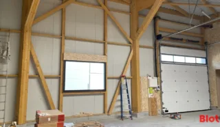  LOCAUX D'ACTIVITÉS 284 M² GUÉRANDE