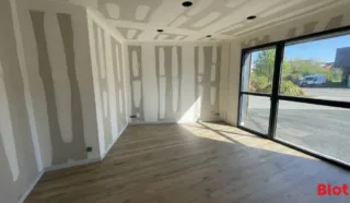  LOCAUX D'ACTIVITÉS 284 M² GUÉRANDE