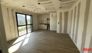  LOCAUX D'ACTIVITÉS 284 M² GUÉRANDE