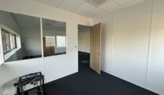  LOCAUX D'ACTIVITÉS 174 M² SAINT LUCE SUR LOIRE