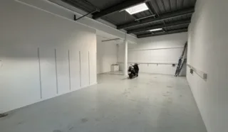  LOCAUX D'ACTIVITÉS 174 M² SAINT LUCE SUR LOIRE