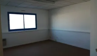  EN INVESTISSEMENT BUREAUX AURAY 83 m²