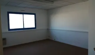  EN INVESTISSEMENT BUREAUX AURAY 75 m²