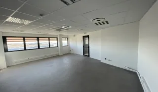  BUREAUX 279 m² CAUDAN