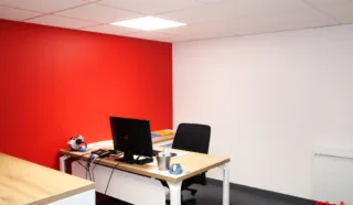 BUREAUX 125 m² VITRE