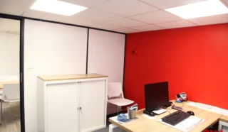  BUREAUX 125 m² VITRE