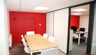  BUREAUX 125 m² VITRE