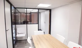  BUREAUX 125 m² VITRE