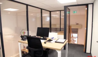  BUREAUX 125 m² VITRE