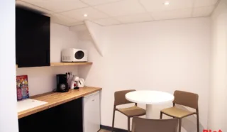 BUREAUX 125 m² VITRE
