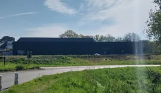  LOCAUX D'ACTIVITES 800 m² QUIMPER