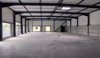  LOCAUX D'ACTIVITES 800 m² QUIMPER