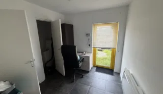  LOCAUX D'ACTIVITÉS 160 m² PUCEUL