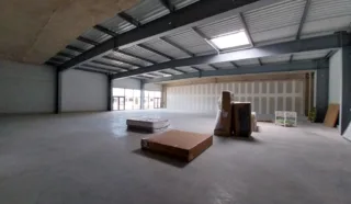  LOCAUX COMMERCIAUX 550 m² LANDERNEAU