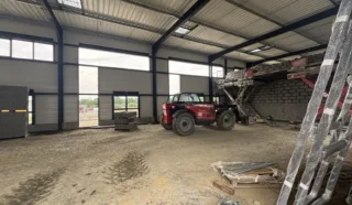  CELLULE D'ACTIVITÉS 211 m² GRANDCHAMPS DES FONTAINES