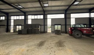  CELLULE D'ACTIVITÉS 211 m² GRANDCHAMPS DES FONTAINES