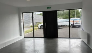  LOCAL VITRINE 67 m² TADEN