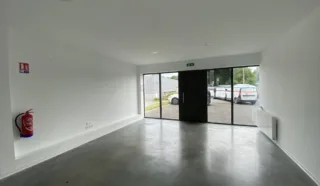  LOCAL VITRINE 67 m² TADEN