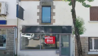  LOCAL COMMERCIAL / BUREAUX VITRINE LOCMINÉ 64 m²