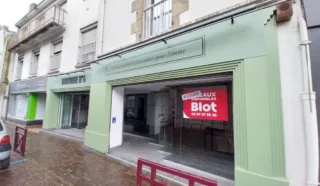  LOCAL COMMERCIAL LOCMINÉ 100 m²
