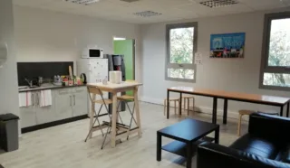  BUREAUX PROCHE PERIPHERIQUE 275 m²