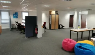 BUREAUX PROCHE PERIPHERIQUE 275 m²