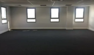  BUREAUX PROCHE PERIPHERIQUE 275 m²