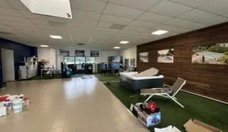  LOCAUX ACTIVITÉS 285 M² ST ETIENNE DE MONTLUC
