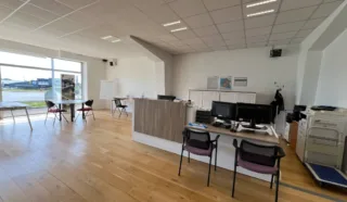  LOCAL D'ACTIVITES ET BUREAUX MELESSE 200 m²