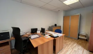  LOCAL D'ACTIVITES ET BUREAUX MELESSE 200 m²