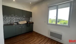  BUREAUX 215 m² VITRE