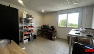  BUREAUX 215 m² VITRE
