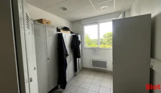  BUREAUX 215 m² VITRE