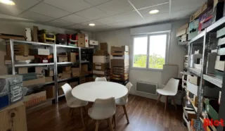  BUREAUX 215 m² VITRE