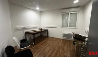  BUREAUX 215 m² VITRE