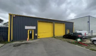  LOCAUX D'ACTIVITÉS 160 m² PUCEUL